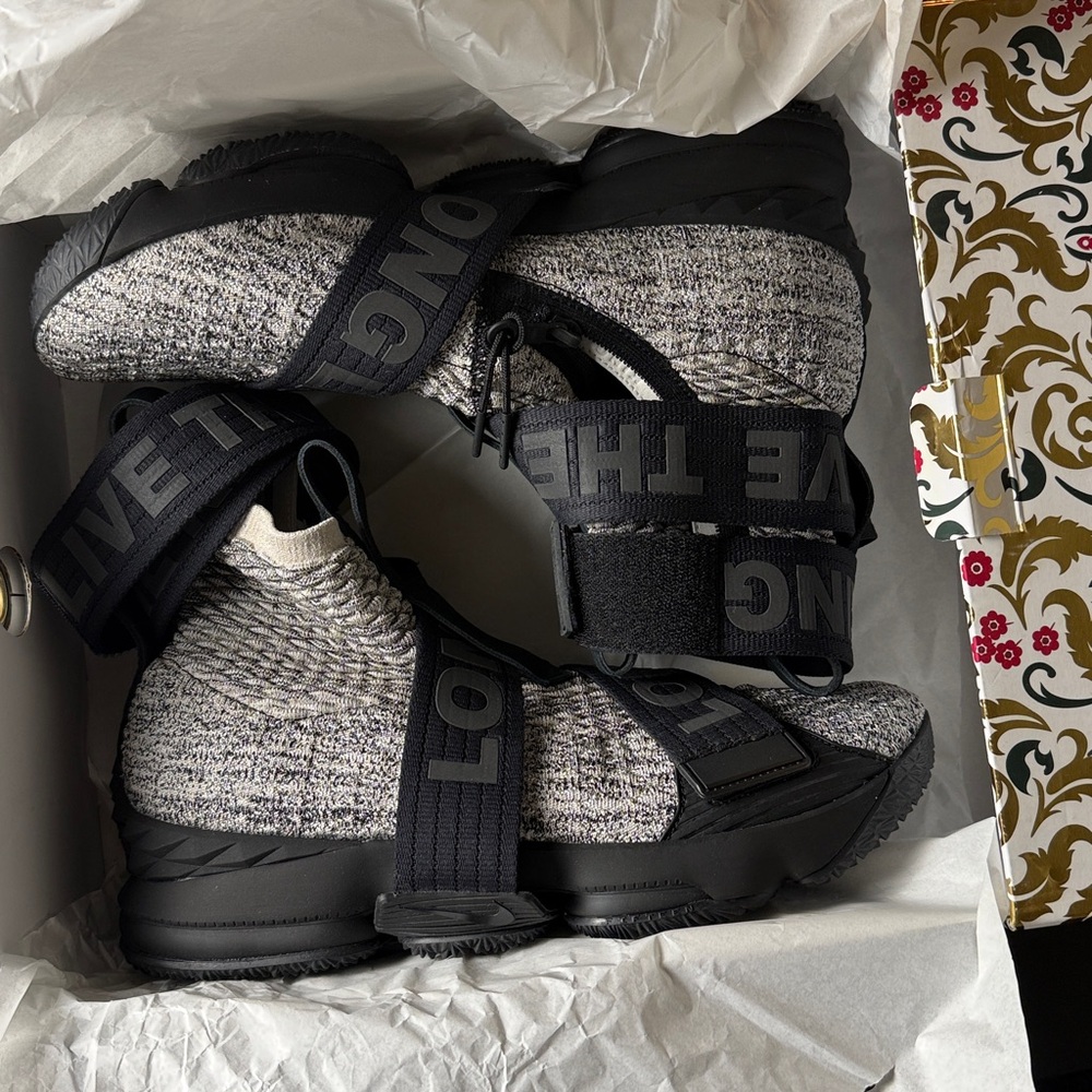 Nike KITH LeBron XV LIF, size 10, sail/white-black